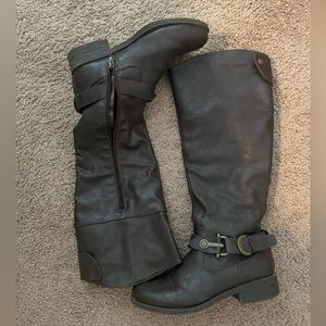 Women’s size 6 boots